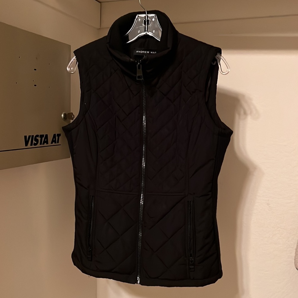 Andrew Marc Full Zip black sleeveless vest